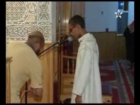 طفل مغربي يؤم المصليين في صلاة التّراويح