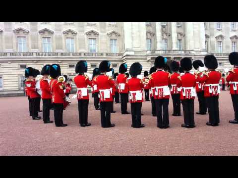 الحرس الملكي البريطاني يحتفل بعزف الموسيقى