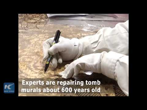 بالفيديو علماء يجمعون لوحات أثرية على طريقة لعبة البازل