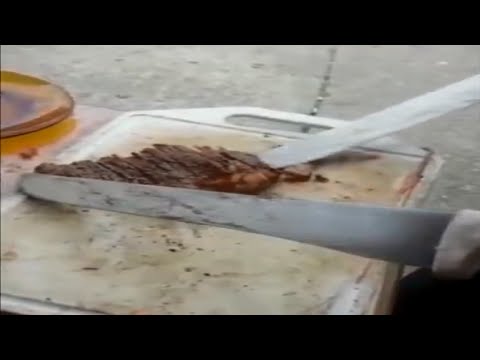 بالفيديو أسرع طباخ في تقطيع اللحم