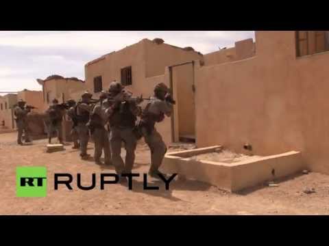 شاهدالقوات الفرنسية تحرر رهينة هولندية في مالي