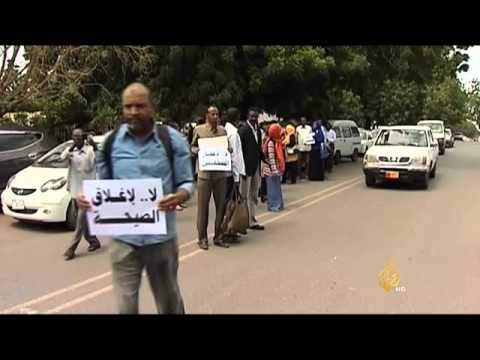 وقفة احتجاجية للصحفيين السودانيين تضامنًا مع جريدة الصيحة