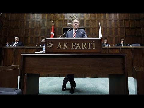 بالفيديو استقالة الحكومة التركية وأغلب الأحزاب تستبعد ائتلافًا مع العدالة والتنمية