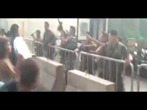 شاهد الجيش اللبناني يطلق النار على المتظاهرين في رياض الصلح