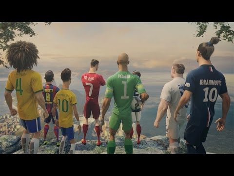 رونالدو وإبراهيموفيتش ينقذان كرة القدم من الانقراض