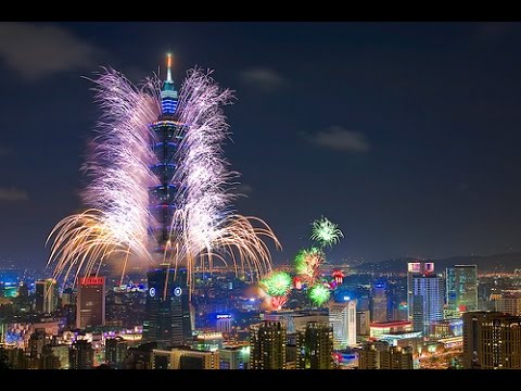 الألعاب النارية في تايوان احتفالًا برأس السنة